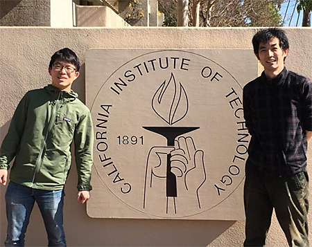 [写真]2018年二月、Caltechにて。二月だったのに暑かった。左：増田さん、右：筆者