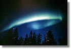オーロラに輝くヘール・ボップ彗星